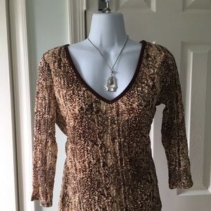 Women's brown and tan waffle like 3/4 sleeve top
